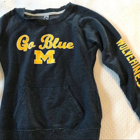 New Agenda Tops - U of Michigan sweatshirt medium
